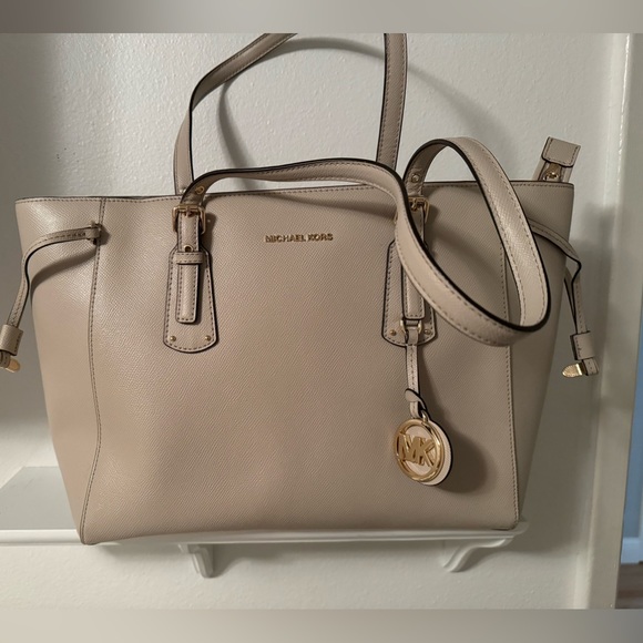Brand new Michael Kors grey tote!! Perfect condition!!! - Picture 1 of 8